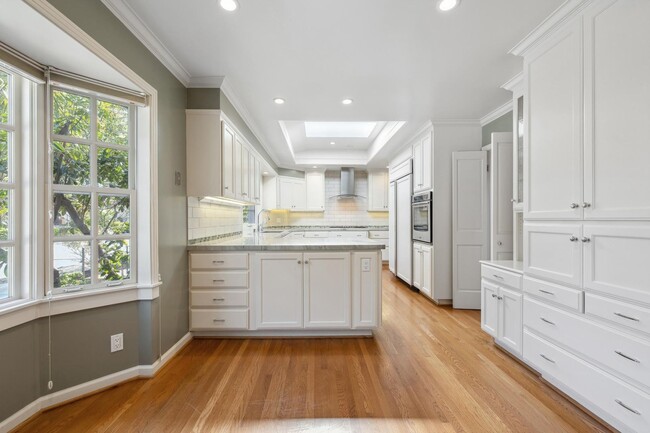 Building Photo - Charming 3-Bedroom Home with Office in desirable Old Palo Alto neighborhood Avail Feb 7th