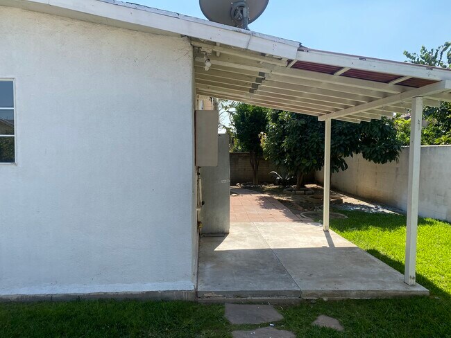 Side porch - 516 El Monte St