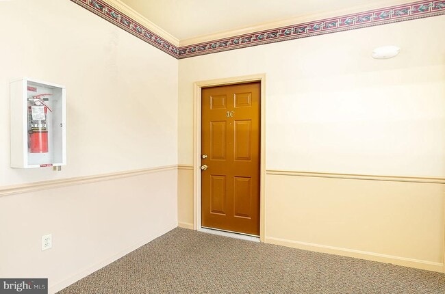 Building Photo - 8202 Blue Heron Dr