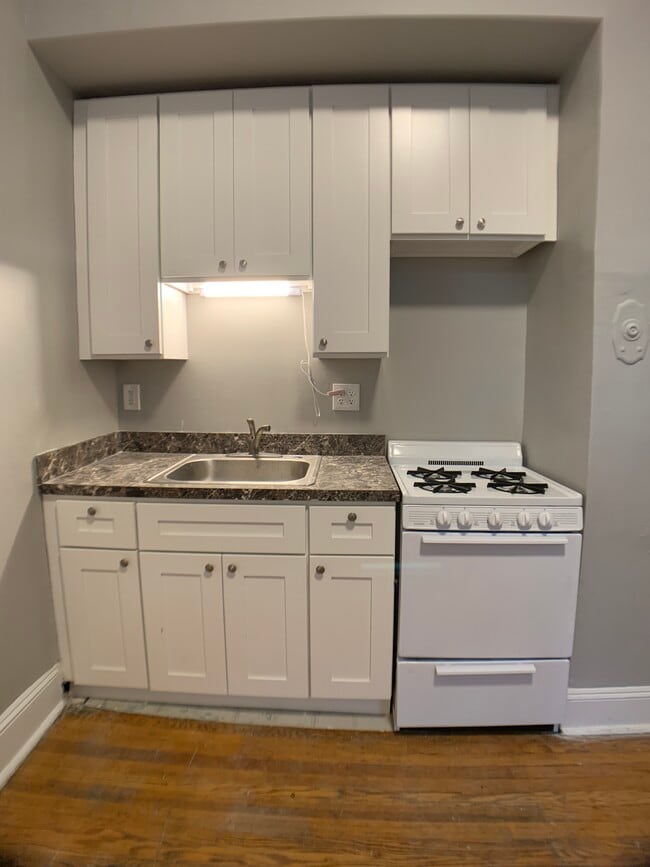 Primary Photo - 405 S 40th St