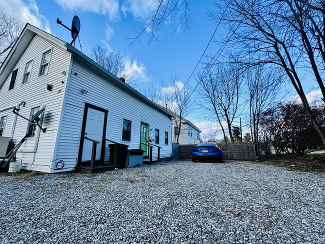 Building Photo - 128 Main St