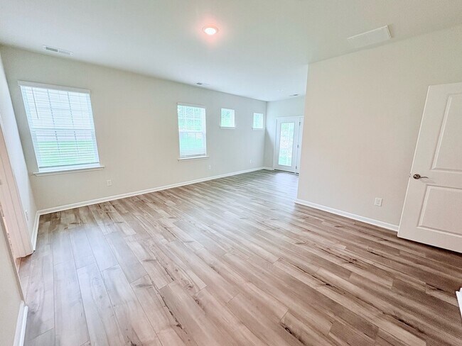 Building Photo - 137 Somerset Ln