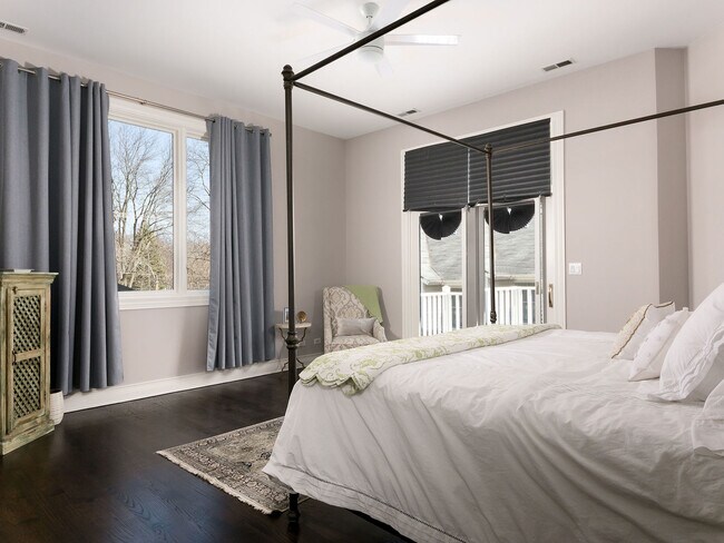 Building Photo - 2117 Wilmette Ave