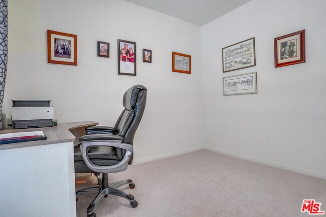 Building Photo - 20619 Oakglen Ln