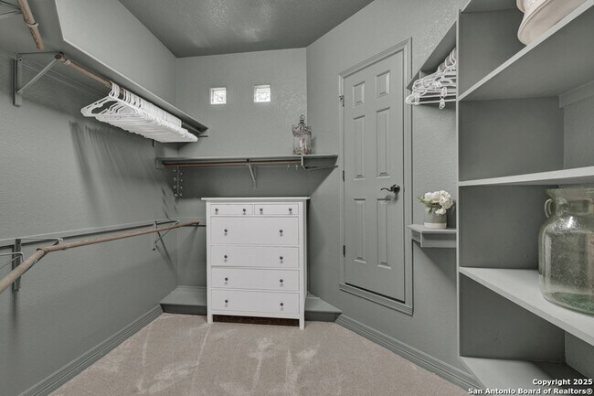 Building Photo - 9752 Trophy Oaks Dr