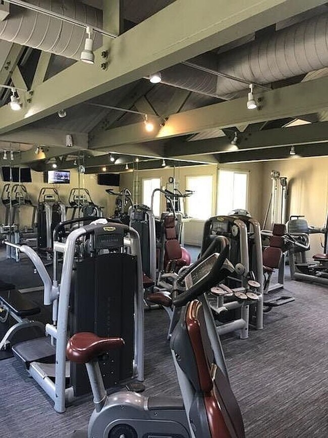 Building Photo - 1-Bedroom, 1-Bathroom Apartment for Rent –...