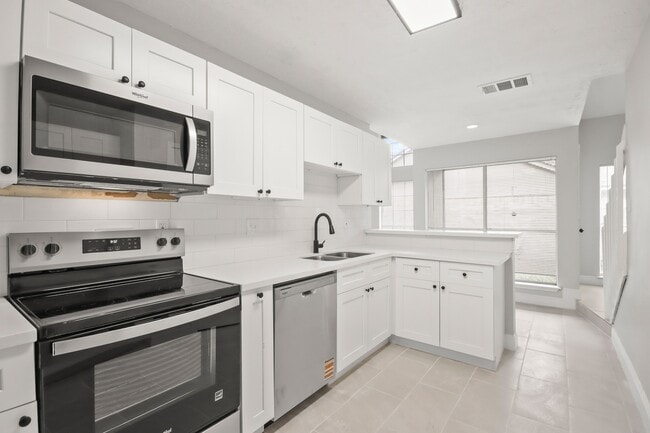 Building Photo - 16602 Capewood Dr