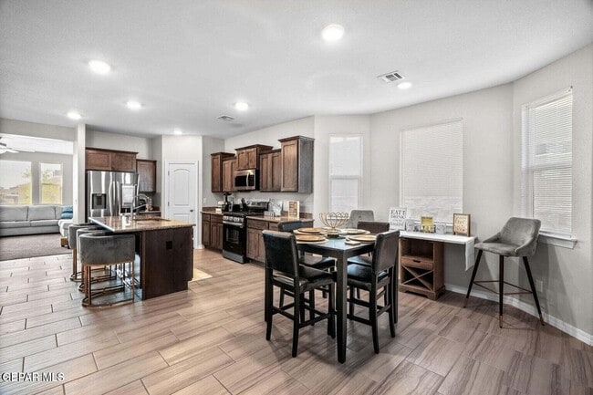 Building Photo - 14947 Pebble Hills Blvd