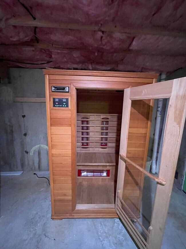 Building Photo - 7 Browns Freehold