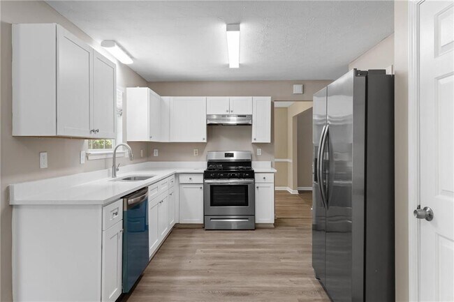 Building Photo - 3228 Diamond Blf