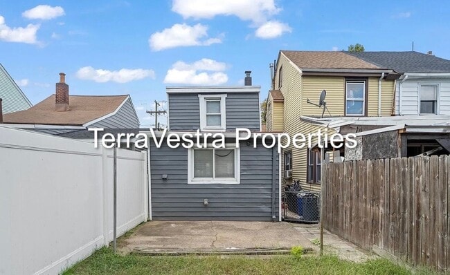 Building Photo - 2 Bed Single Family in Gloucester City! Eligible for $500 Security Deposit.