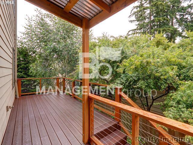 Building Photo - Multnomah Village Contemporary Home with Valley Views