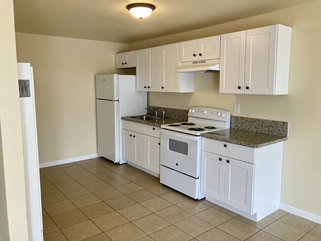 Building Photo - Charming Studio Apartment in Atwater – Con...