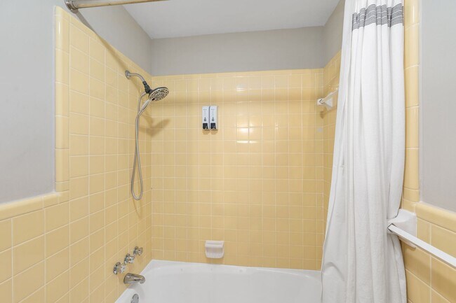 Building Photo - 2222 W University Ave