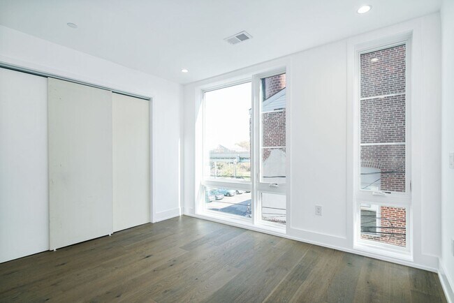 Building Photo - Manayunk Hills (Regent Row ll)