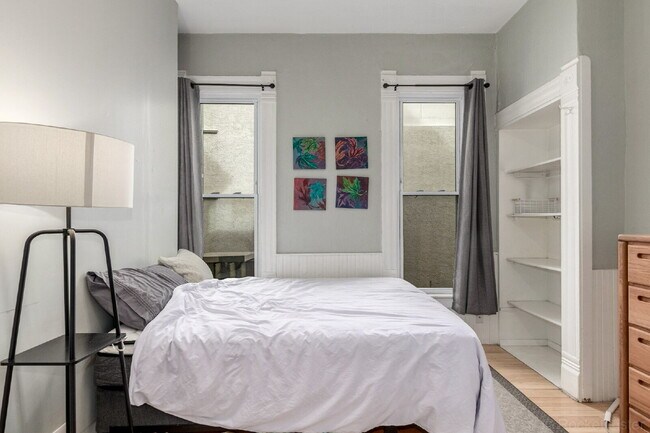 Building Photo - Lovely Victorian duplex for rent 2 bed / 1 bath