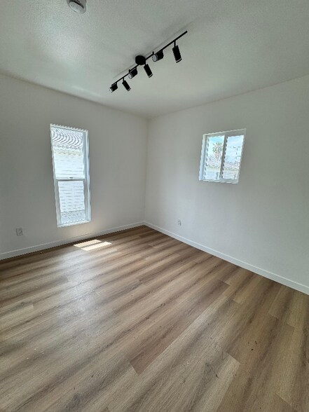 Building Photo - 1606 Chestnut Ave