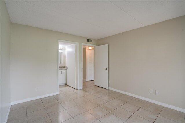 Building Photo - 1104 Meadows Cir