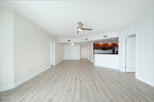 Building Photo - 241 Riverside Dr