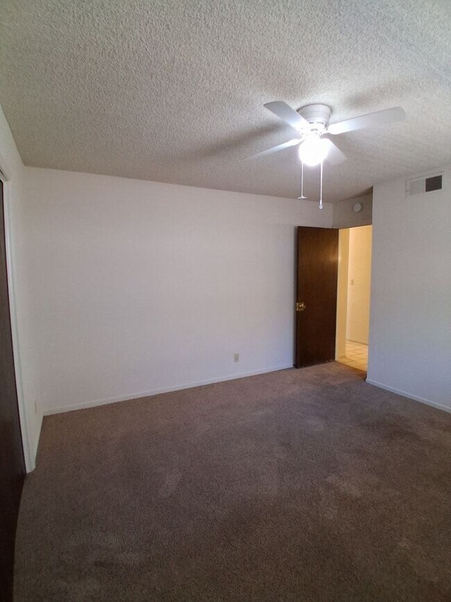 Building Photo - 6061 N Bungalow Ln