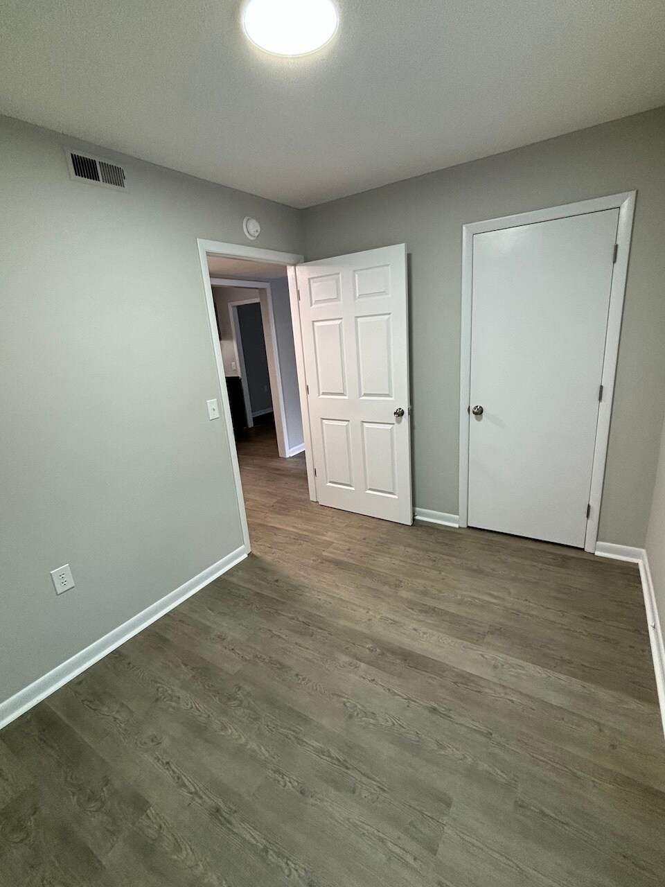 Building Photo - 1100 Crescent Dr