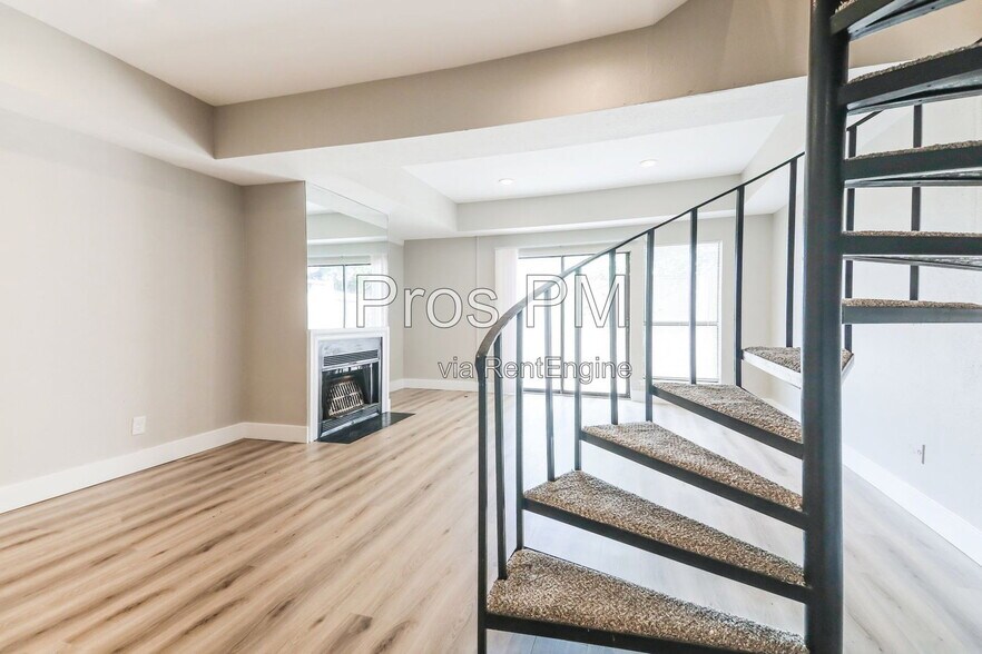 Building Photo - 14140 Haymeadow Dr