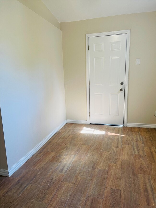 Building Photo - 2422 Eagle St