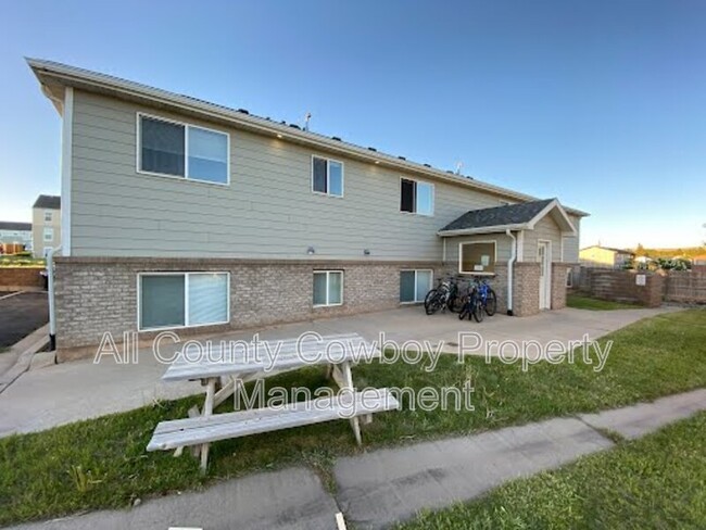 Building Photo - 1665 N 5th St