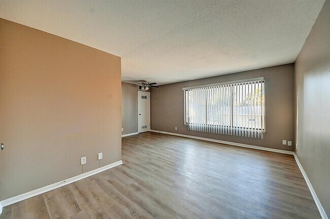 Building Photo - 1215 Oakland Rd NE