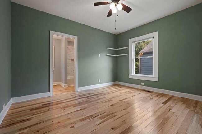 Building Photo - Beautifully Renovated 2 Bed / 2 Bath Home with Fenced Yard in Durham!