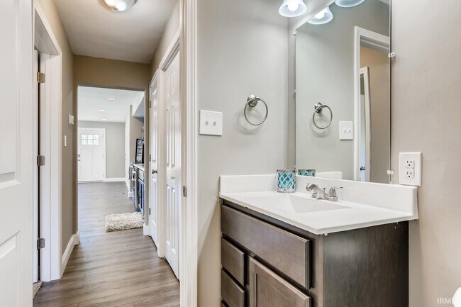 Building Photo - 2161 Washington Ave