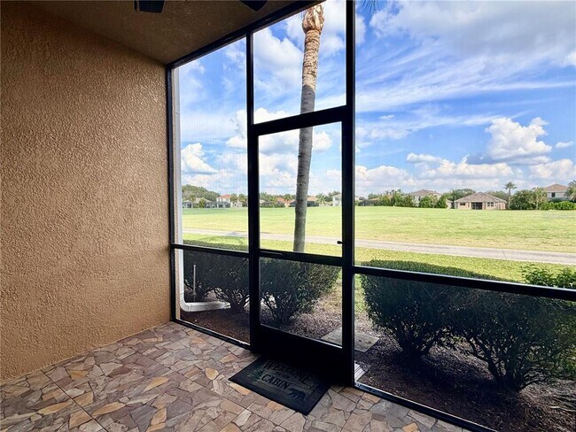 Building Photo - 819 Fairwaycove Ln