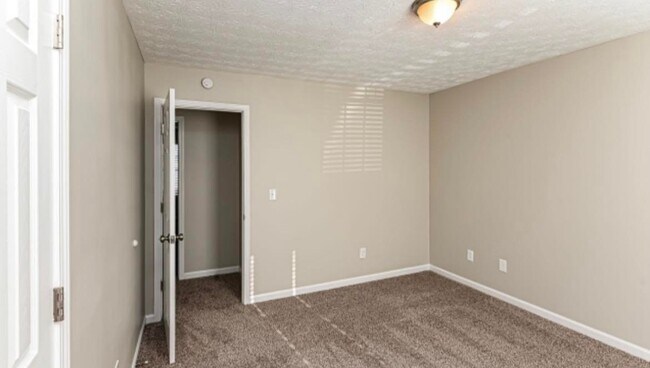 Building Photo - 344 Mary Alice Dr