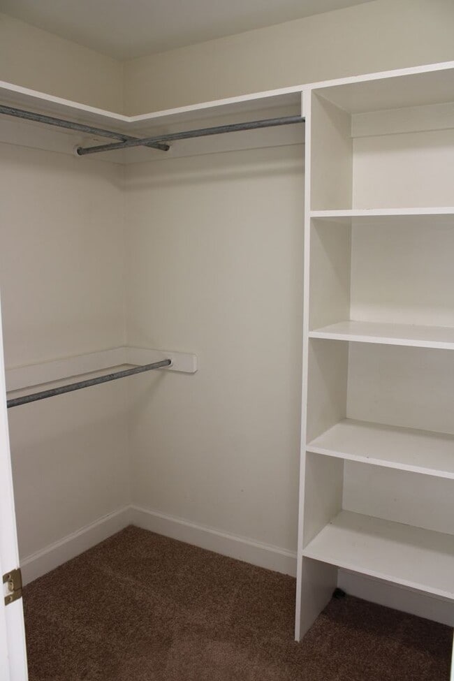 Building Photo - 4400 Dewfield Dr N