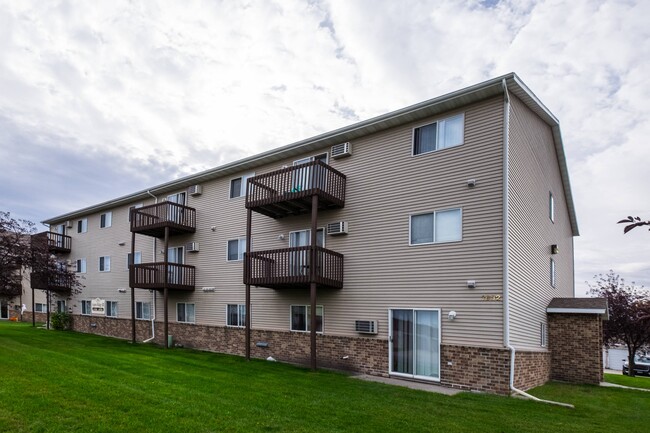 Fargo, ND Aspen Ridge Apartments | Exterior - Aspen Ridge