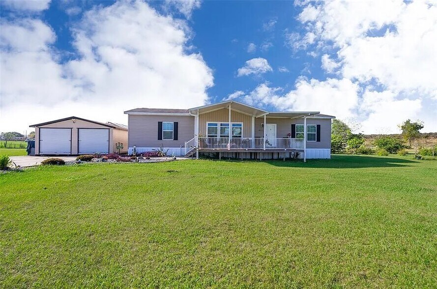 Primary Photo - 401 Hatchineha Rd