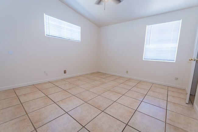 Building Photo - 4 Bedroom, 1½ Bath Home with Central A/C, ...