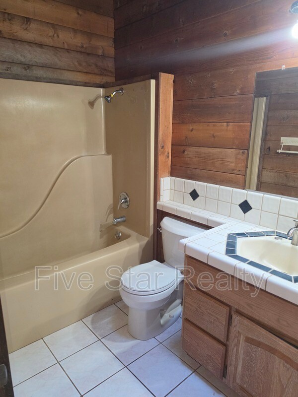 Building Photo - 14975 Chattering Pines Rd