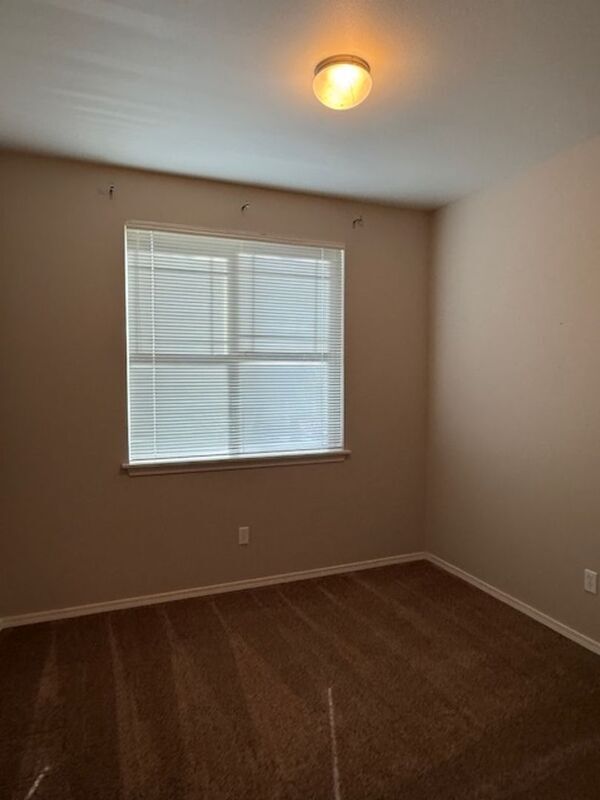 Building Photo - 910 Medical Center Dr