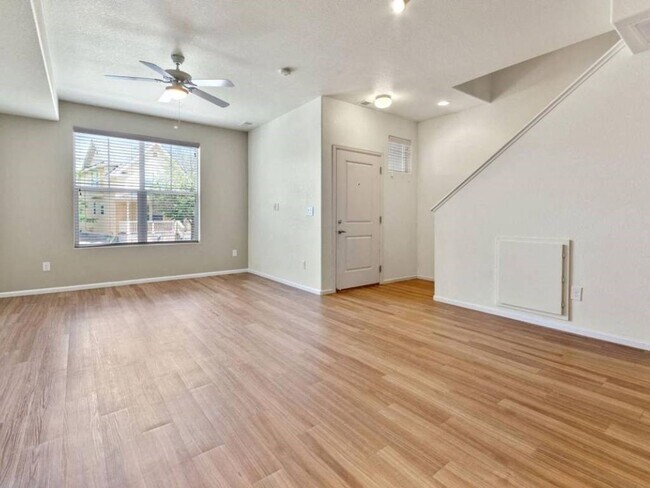Building Photo - 9498 E 109th Dr