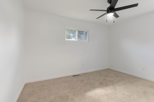 Building Photo - 18 John Collins Cir