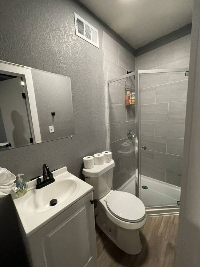 Building Photo - 2404 Thornton Rd