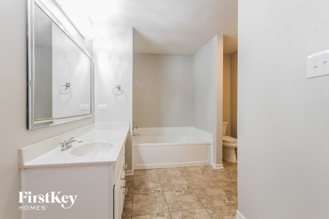 Building Photo - 2310 Amberleigh Dr