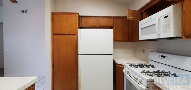 Building Photo - Gated Community 3 Bedroom 2 Bath in Preisker Gardens!