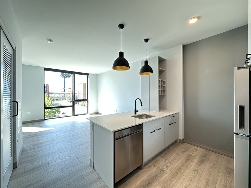 Building Photo - 2155 N Elston Ave