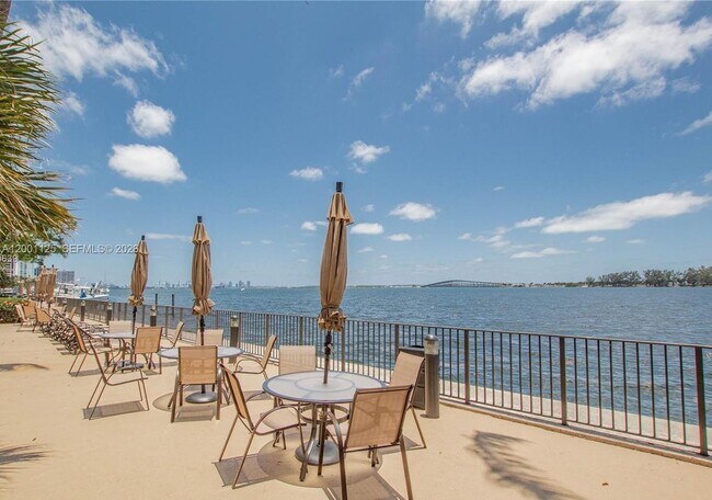 Building Photo - 2333 Brickell Ave