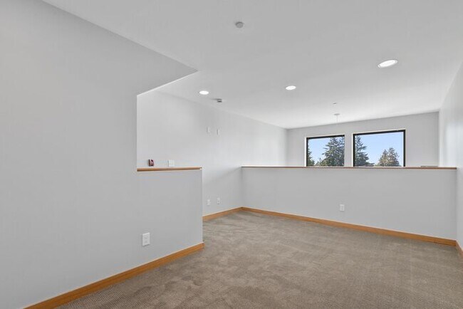 Building Photo - Air Conditioned West Seattle Live/Work Tow...