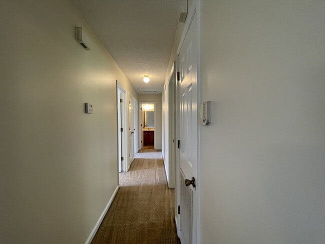 Building Photo - House for Rent