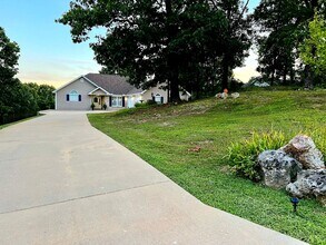 Building Photo - beautiful updated large home