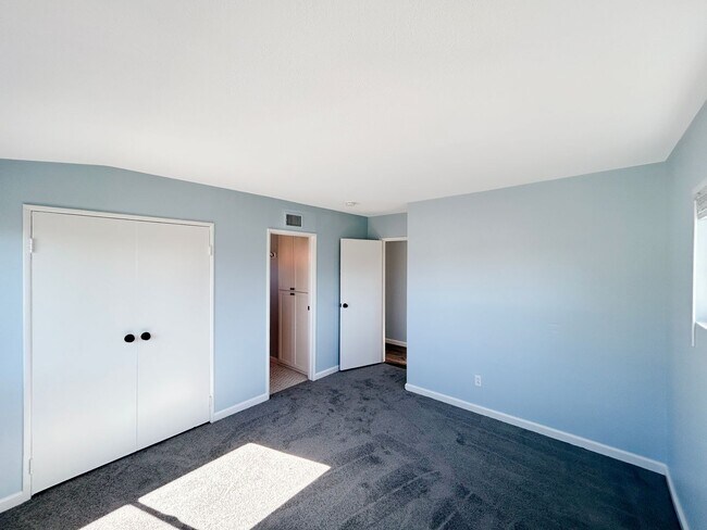 Building Photo - Stunning 3BD/1.5 BA W/ Attached Garage & Private Pool in Lake Murray